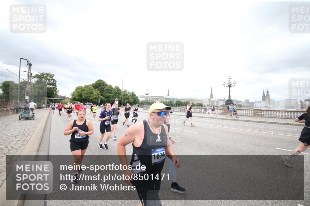 29.06.2025 - hella hamburg halbmarathon Jannik Wohlers http://msf.ph/oto/8501471 29.06.2025 10:57:58 Lombardsbrücke 1001, 1845, 2043, 2273, 2275, 3540, 3868, 4117, 5104, 5159, 5655, 5782, 5988, 6825, 7262, 7617, 7664, 7783, 8076, 8441, 8888, 9123, 9239, 9636, 10462, 10473, 10498, 10937, 11708, 12023, 12024, 12310, 12433, 12968, 13218, 13226, 13355, 13356, 13469, 13547, 14584, 14935, 15926, 16048, 16329, 16408, 16561, 16878, 17227, 17228, 18822, 19183 meine-sportfotos.de