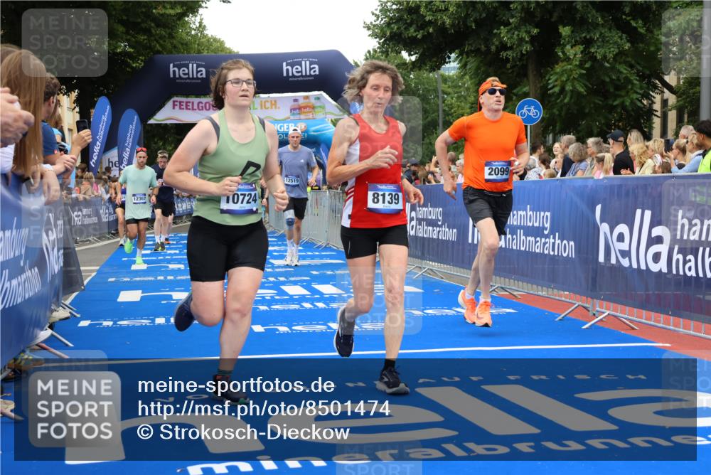 29.06.2025 - hella hamburg halbmarathon Strokosch-Dieckow http://msf.ph/oto/8501474 29.06.2025 10:52:55 Ziel 1257, 1258, 1657, 2099, 2444, 2814, 2910, 3334, 4557, 4558, 4770, 5077, 5907, 7509, 8139, 8587, 8720, 8955, 9093, 10724, 10811, 11217, 11992, 12155, 12367, 12519, 12910, 14198, 14286, 14791, 15430, 18590, 18720 meine-sportfotos.de