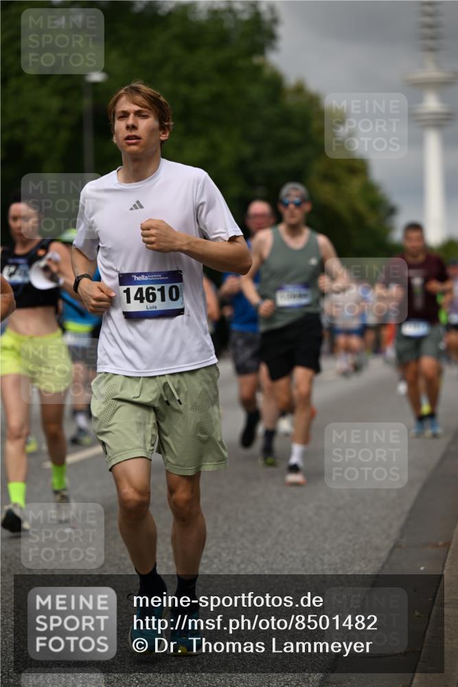 29.06.2025 - hella hamburg halbmarathon Dr. Thomas Lammeyer http://msf.ph/oto/8501482 29.06.2025 10:25:06 Kennedybrücke 1011, 1266, 2101, 2325, 2383, 2923, 2986, 3161, 3247, 3434, 3781, 3813, 4082, 4154, 4166, 4288, 4350, 4754, 4869, 5041, 5181, 5625, 5811, 5812, 6275, 6308, 6608, 6844, 6951, 7608, 8113, 8146, 8724, 8940, 9005, 9011, 9236, 9501, 9981, 10350, 10585, 10602, 11145 meine-sportfotos.de