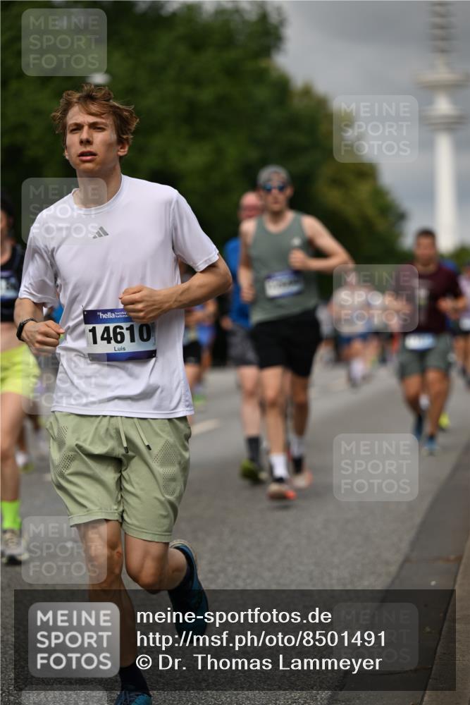 29.06.2025 - hella hamburg halbmarathon Dr. Thomas Lammeyer http://msf.ph/oto/8501491 29.06.2025 10:25:06 Kennedybrücke 1011, 1266, 2101, 2325, 2383, 2923, 2986, 3161, 3247, 3434, 3781, 3813, 4082, 4154, 4166, 4288, 4350, 4754, 4869, 5041, 5181, 5625, 5811, 5812, 6275, 6308, 6608, 6844, 6951, 7608, 8113, 8146, 8724, 8940, 9005, 9011, 9236, 9501, 9981, 10350, 10585, 10602, 11145 meine-sportfotos.de