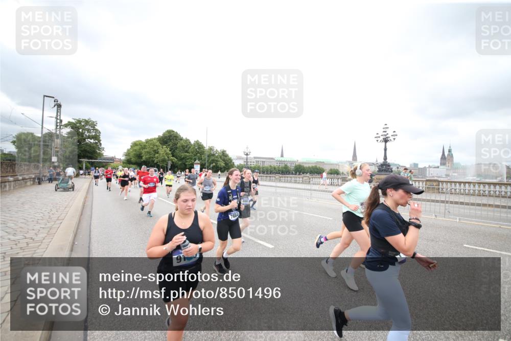 29.06.2025 - hella hamburg halbmarathon Jannik Wohlers http://msf.ph/oto/8501496 29.06.2025 10:57:59 Lombardsbrücke 1001, 1845, 2043, 3540, 3868, 4117, 5104, 5159, 5655, 5782, 5988, 6825, 7262, 7617, 7664, 7870, 8076, 9123, 9239, 9636, 10462, 10473, 10498, 10937, 11708, 12023, 12024, 12310, 12433, 12968, 13218, 13226, 13355, 13356, 13469, 13547, 14584, 14935, 15926, 16048, 16329, 16408, 16561, 16878, 17227, 17228, 18822, 19183 meine-sportfotos.de