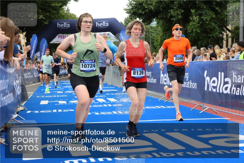 29.06.2025 - hella hamburg halbmarathon Strokosch-Dieckow http://msf.ph/oto/8501500 29.06.2025 10:52:55 Ziel 1257, 1258, 1657, 2099, 2444, 2814, 2910, 3334, 4557, 4558, 4770, 5077, 5907, 7509, 8139, 8587, 8720, 8955, 9093, 10724, 10811, 11217, 11992, 12155, 12367, 12519, 12910, 14198, 14286, 14791, 15430, 18590, 18720 meine-sportfotos.de