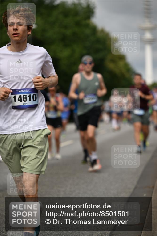 29.06.2025 - hella hamburg halbmarathon Dr. Thomas Lammeyer http://msf.ph/oto/8501501 29.06.2025 10:25:06 Kennedybrücke 1011, 1266, 2101, 2325, 2383, 2923, 2986, 3161, 3247, 3434, 3781, 3813, 4082, 4154, 4166, 4288, 4350, 4754, 4869, 5041, 5181, 5625, 5811, 5812, 6275, 6308, 6608, 6844, 6951, 7608, 8113, 8146, 8724, 8940, 9005, 9011, 9236, 9501, 9981, 10350, 10585, 10602, 11145 meine-sportfotos.de