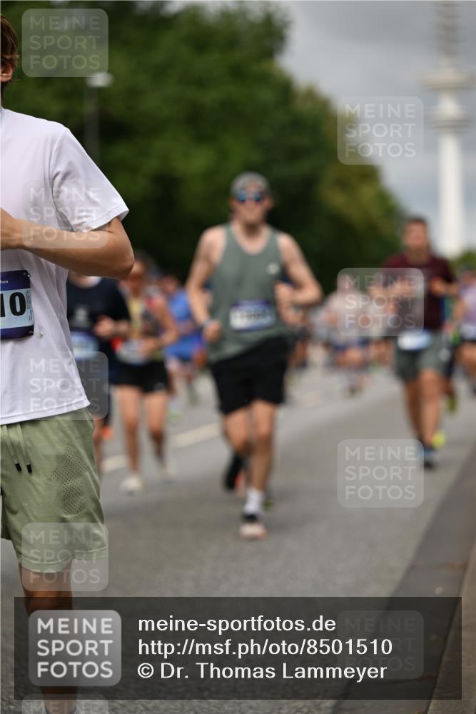 29.06.2025 - hella hamburg halbmarathon Dr. Thomas Lammeyer http://msf.ph/oto/8501510 29.06.2025 10:25:07 Kennedybrücke 1011, 1266, 2101, 2325, 2383, 2923, 2986, 3161, 3247, 3434, 3781, 3813, 4082, 4154, 4166, 4288, 4350, 4754, 5041, 5181, 5625, 5811, 5812, 6275, 6308, 6608, 6844, 6951, 7608, 8113, 8146, 8724, 8940, 9005, 9011, 9236, 9501, 9981, 10350, 10585, 10602, 11145 meine-sportfotos.de