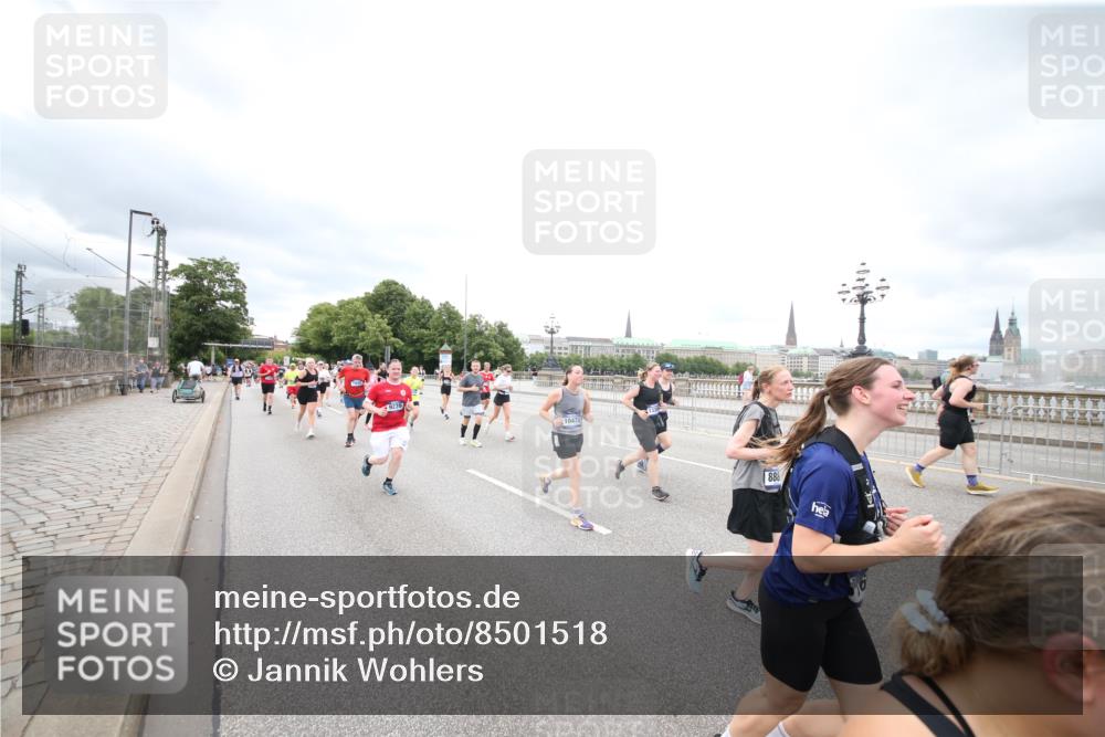 29.06.2025 - hella hamburg halbmarathon Jannik Wohlers http://msf.ph/oto/8501518 29.06.2025 10:58:00 Lombardsbrücke 1001, 1646, 1845, 2043, 3540, 3868, 4117, 5104, 5159, 5655, 5732, 5782, 5988, 6825, 7262, 7617, 7664, 7870, 8076, 8701, 9123, 9225, 9239, 9636, 10462, 10473, 10498, 10937, 11708, 12023, 12024, 12310, 12433, 12968, 13226, 13355, 13356, 13469, 13547, 14584, 14935, 15926, 16048, 16408, 16561, 16878, 17227, 17228, 18822, 19183 meine-sportfotos.de