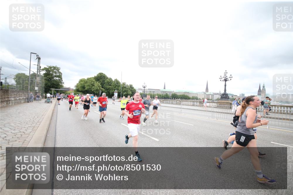 29.06.2025 - hella hamburg halbmarathon Jannik Wohlers http://msf.ph/oto/8501530 29.06.2025 10:58:01 Lombardsbrücke 1001, 1646, 1845, 2043, 2449, 3540, 3868, 4117, 5104, 5159, 5655, 5732, 5988, 6825, 7262, 7617, 7664, 7870, 8076, 8701, 9123, 9225, 9239, 9636, 10462, 10473, 10498, 11708, 12023, 12024, 12310, 12433, 12968, 13226, 13355, 13356, 13469, 13547, 14584, 14935, 15926, 16048, 16408, 16561, 16878, 16998, 17227, 17228, 18822, 19183 meine-sportfotos.de