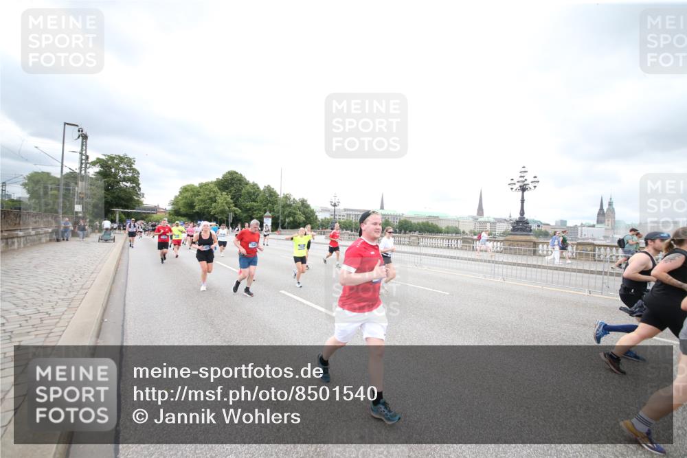 29.06.2025 - hella hamburg halbmarathon Jannik Wohlers http://msf.ph/oto/8501540 29.06.2025 10:58:01 Lombardsbrücke 1001, 1646, 1845, 2043, 2449, 3540, 3868, 4117, 5104, 5159, 5655, 5732, 5988, 6825, 7262, 7617, 7664, 7870, 8076, 8701, 9123, 9225, 9239, 9636, 10462, 10473, 10498, 11708, 12023, 12024, 12310, 12433, 12968, 13226, 13355, 13356, 13469, 13547, 14584, 14935, 15926, 16048, 16408, 16561, 16878, 16998, 17227, 17228, 18822, 19183 meine-sportfotos.de