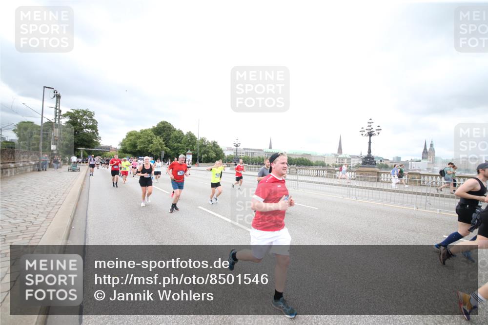 29.06.2025 - hella hamburg halbmarathon Jannik Wohlers http://msf.ph/oto/8501546 29.06.2025 10:58:01 Lombardsbrücke 1001, 1646, 1845, 2043, 2449, 3540, 3868, 4117, 5104, 5159, 5655, 5732, 5988, 6825, 7262, 7617, 7664, 7870, 8076, 8701, 9123, 9225, 9239, 9636, 10462, 10473, 10498, 11708, 12023, 12024, 12310, 12433, 12968, 13226, 13355, 13356, 13469, 13547, 14584, 14935, 15926, 16048, 16408, 16561, 16878, 16998, 17227, 17228, 18822, 19183 meine-sportfotos.de