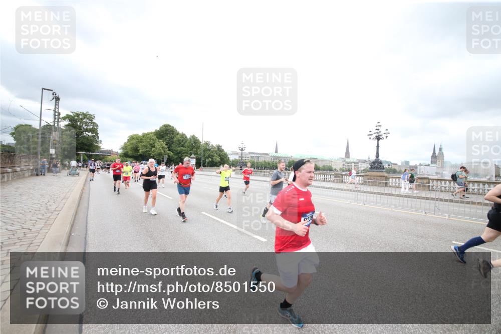 29.06.2025 - hella hamburg halbmarathon Jannik Wohlers http://msf.ph/oto/8501550 29.06.2025 10:58:01 Lombardsbrücke 1001, 1646, 1845, 2043, 2449, 3540, 3868, 4117, 5104, 5159, 5655, 5732, 5988, 6825, 7262, 7617, 7664, 7870, 8076, 8701, 9123, 9225, 9239, 9636, 10462, 10473, 10498, 11708, 12023, 12024, 12310, 12433, 12968, 13226, 13355, 13356, 13469, 13547, 14584, 14935, 15926, 16048, 16408, 16561, 16878, 16998, 17227, 17228, 18822, 19183 meine-sportfotos.de