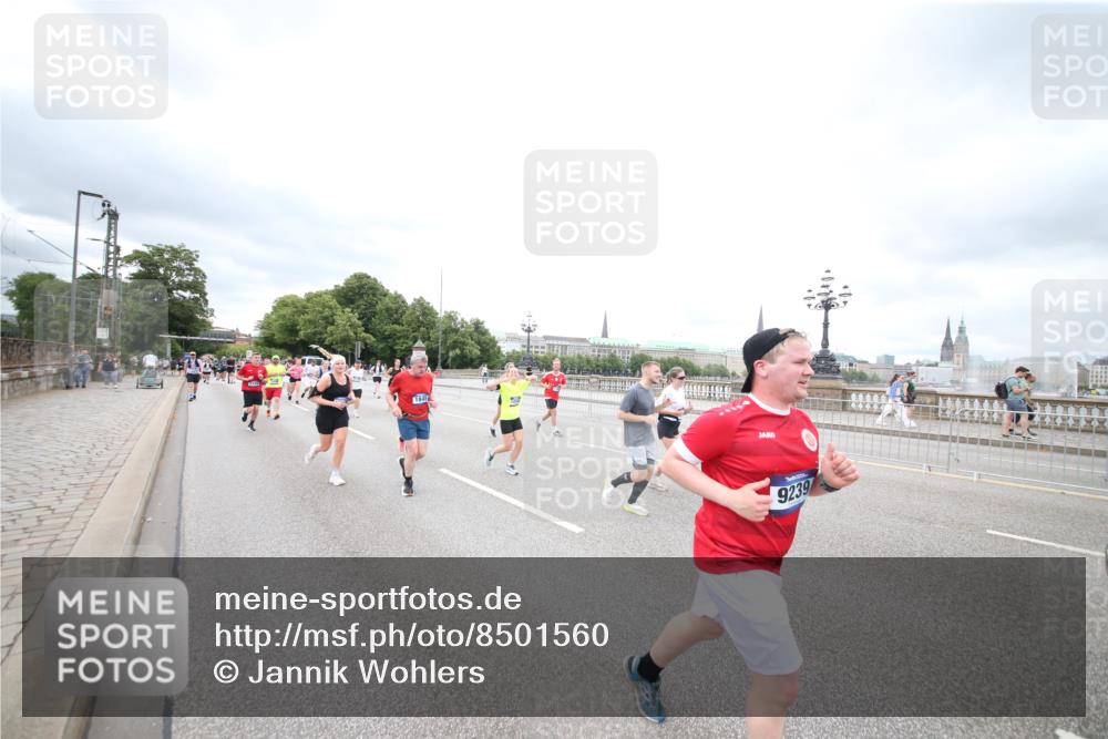29.06.2025 - hella hamburg halbmarathon Jannik Wohlers http://msf.ph/oto/8501560 29.06.2025 10:58:02 Lombardsbrücke 1001, 1646, 1845, 2043, 2449, 3540, 3868, 4117, 5159, 5655, 5732, 5988, 6010, 6825, 7617, 7664, 7870, 7933, 8076, 8701, 9123, 9225, 9239, 9636, 9889, 10462, 10473, 10498, 11708, 12023, 12024, 12310, 12433, 12968, 13226, 13355, 13356, 13469, 13547, 13855, 14584, 14935, 15926, 16048, 16408, 16561, 16878, 16998, 17227, 17228, 17480, 18822, 19183 meine-sportfotos.de