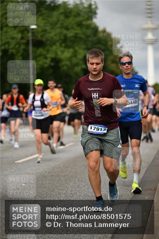 29.06.2025 - hella hamburg halbmarathon Dr. Thomas Lammeyer http://msf.ph/oto/8501575 29.06.2025 10:25:10 Kennedybrücke 1266, 1658, 2101, 2325, 2383, 2923, 2986, 3161, 3247, 3434, 3781, 3813, 4082, 4350, 5041, 5625, 5767, 5811, 5812, 6275, 6308, 6608, 6844, 7018, 7608, 8113, 8146, 8724, 8726, 8844, 8940, 9005, 9011, 9100, 9236, 9501, 9981, 10050, 10350, 10585, 10602, 11145 meine-sportfotos.de