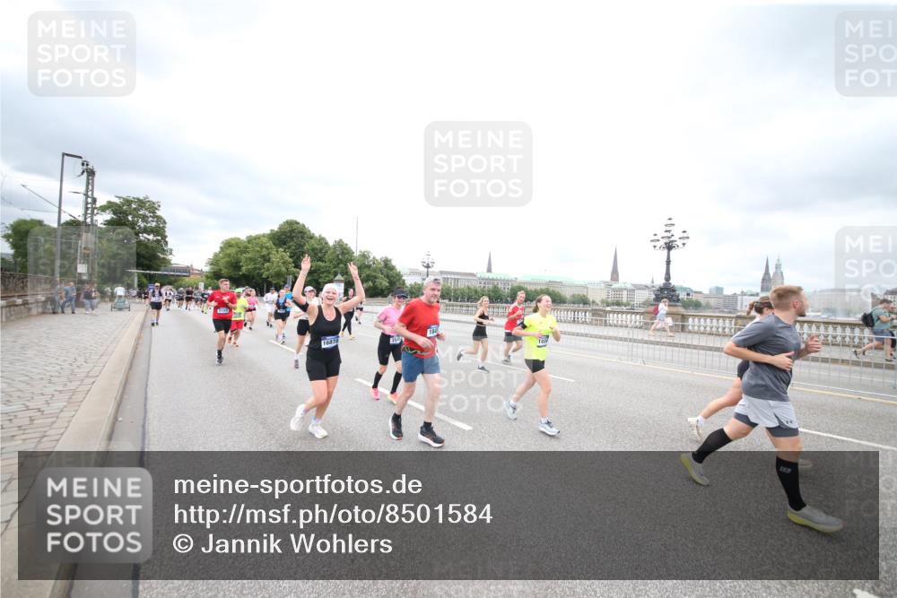 29.06.2025 - hella hamburg halbmarathon Jannik Wohlers http://msf.ph/oto/8501584 29.06.2025 10:58:03 Lombardsbrücke 1001, 1646, 1845, 2043, 2449, 3540, 3868, 4117, 5159, 5655, 5732, 5988, 6010, 7617, 7664, 7870, 7933, 8076, 8701, 9123, 9225, 9239, 9636, 9889, 10473, 10498, 11708, 12023, 12024, 12310, 12433, 12968, 13226, 13355, 13356, 13547, 13855, 14584, 14935, 15926, 16048, 16104, 16408, 16561, 16878, 16906, 16998, 17036, 17227, 17228, 17480, 18822, 19183 meine-sportfotos.de
