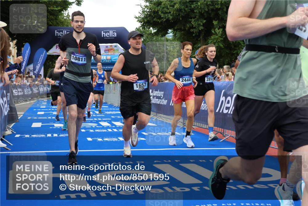 29.06.2025 - hella hamburg halbmarathon Strokosch-Dieckow http://msf.ph/oto/8501595 29.06.2025 10:52:51 Ziel 1257, 1258, 1657, 2099, 2444, 2814, 2910, 4557, 4558, 4770, 5077, 5169, 5194, 5907, 8139, 8172, 8720, 8955, 9065, 9163, 10724, 10811, 11217, 11992, 12519, 14198, 14286, 14791, 14805, 15430, 17198, 18331, 18720, 19244 meine-sportfotos.de