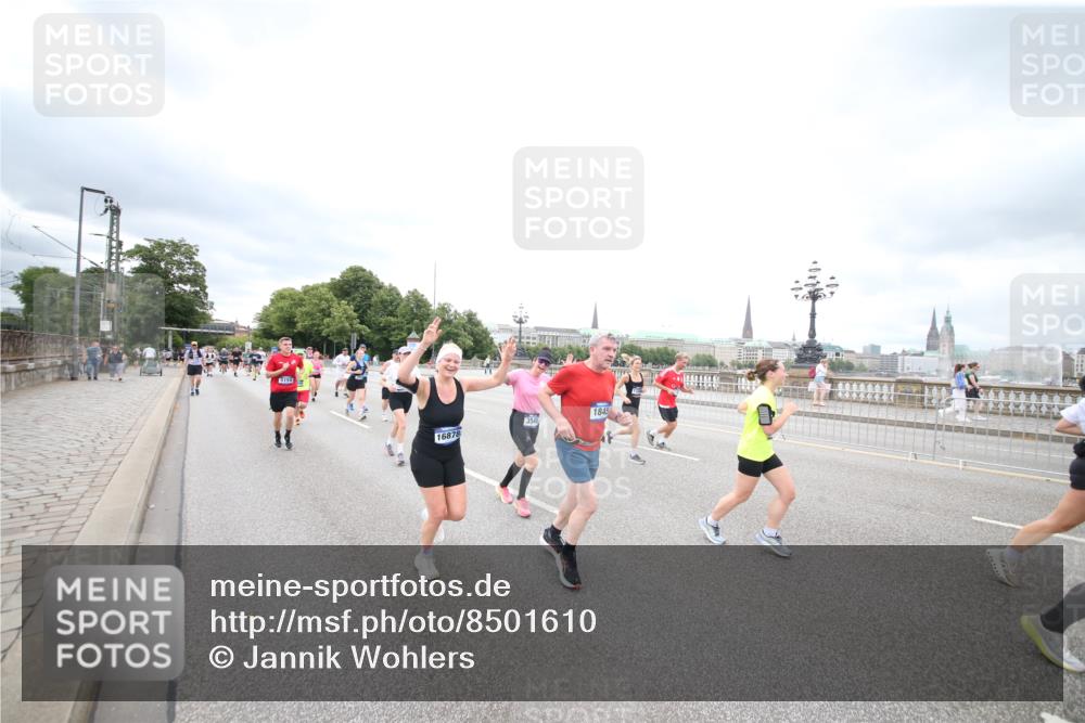29.06.2025 - hella hamburg halbmarathon Jannik Wohlers http://msf.ph/oto/8501610 29.06.2025 10:58:03 Lombardsbrücke 1001, 1646, 1845, 2043, 2449, 3540, 3868, 4117, 5159, 5655, 5732, 5988, 6010, 7617, 7664, 7870, 7933, 8076, 8701, 9123, 9225, 9239, 9636, 9889, 10473, 10498, 11708, 12023, 12024, 12310, 12433, 12968, 13226, 13355, 13356, 13547, 13855, 14584, 14935, 15926, 16048, 16104, 16408, 16561, 16878, 16906, 16998, 17036, 17227, 17228, 17480, 18822, 19183 meine-sportfotos.de