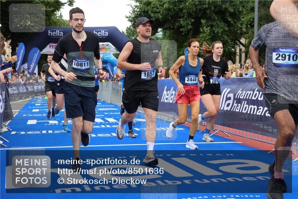 29.06.2025 - hella hamburg halbmarathon Strokosch-Dieckow http://msf.ph/oto/8501636 29.06.2025 10:52:51 Ziel 1257, 1258, 1657, 2099, 2444, 2814, 2910, 4557, 4558, 4770, 5077, 5169, 5194, 5907, 8139, 8172, 8720, 8955, 9065, 9163, 10724, 10811, 11217, 11992, 12519, 14198, 14286, 14791, 14805, 15430, 17198, 18331, 18720, 19244 meine-sportfotos.de