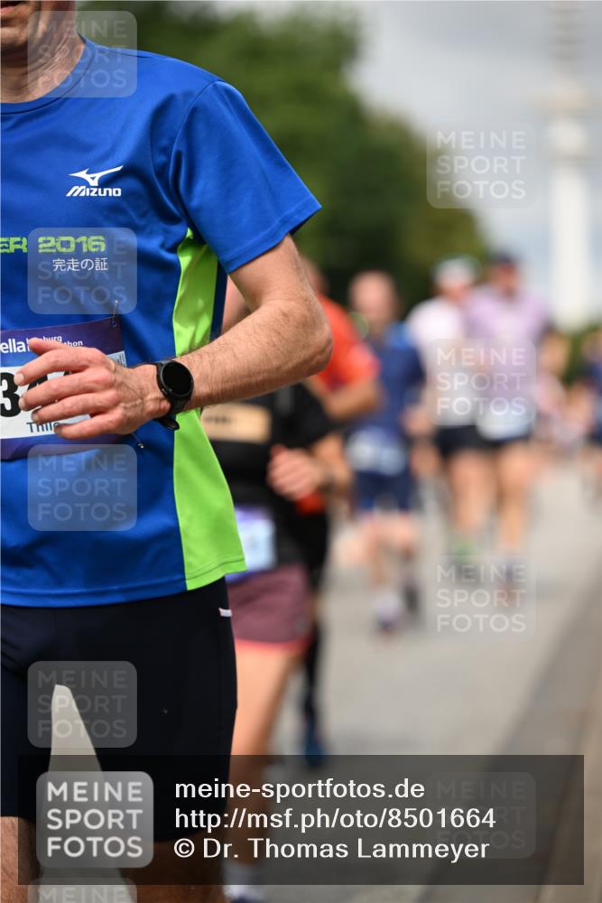 29.06.2025 - hella hamburg halbmarathon Dr. Thomas Lammeyer http://msf.ph/oto/8501664 29.06.2025 10:25:13 Kennedybrücke 1028, 1266, 1658, 2101, 2325, 2383, 2923, 2956, 2986, 3161, 3247, 3434, 3781, 3813, 4082, 4350, 5041, 5625, 5767, 5811, 5812, 6275, 6308, 7018, 7608, 8113, 8146, 8724, 8726, 8844, 9100, 9108, 9501, 9981, 10050, 10350, 10585, 10602, 11145 meine-sportfotos.de
