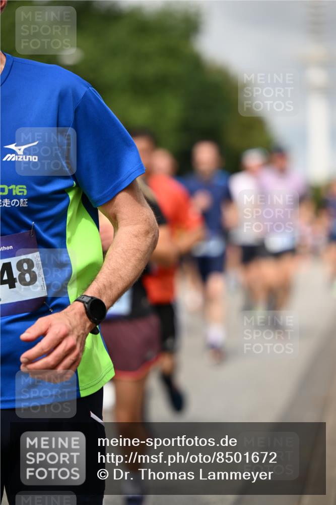 29.06.2025 - hella hamburg halbmarathon Dr. Thomas Lammeyer http://msf.ph/oto/8501672 29.06.2025 10:25:13 Kennedybrücke 1028, 1266, 1658, 2101, 2325, 2383, 2923, 2956, 2986, 3161, 3247, 3434, 3781, 3813, 4082, 4350, 5041, 5625, 5767, 5811, 5812, 6275, 6308, 7018, 7608, 8113, 8146, 8724, 8726, 8844, 9100, 9108, 9501, 9981, 10050, 10350, 10585, 10602, 11145 meine-sportfotos.de