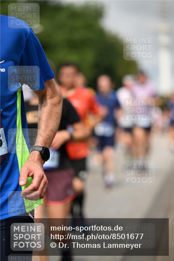 29.06.2025 - hella hamburg halbmarathon Dr. Thomas Lammeyer http://msf.ph/oto/8501677 29.06.2025 10:25:13 Kennedybrücke 1028, 1266, 1658, 2101, 2325, 2383, 2923, 2956, 2986, 3161, 3247, 3434, 3781, 3813, 4082, 4350, 5041, 5625, 5767, 5811, 5812, 6275, 6308, 7018, 7608, 8113, 8146, 8724, 8726, 8844, 9100, 9108, 9501, 9981, 10050, 10350, 10585, 10602, 11145 meine-sportfotos.de
