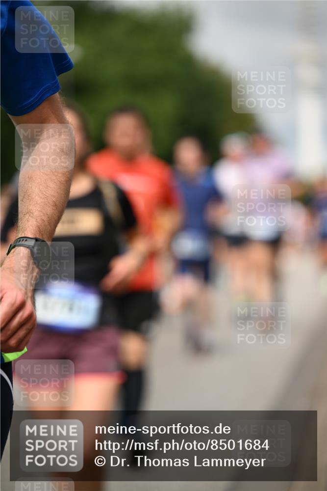 29.06.2025 - hella hamburg halbmarathon Dr. Thomas Lammeyer http://msf.ph/oto/8501684 29.06.2025 10:25:13 Kennedybrücke 1028, 1266, 1658, 2101, 2325, 2383, 2923, 2956, 2986, 3161, 3247, 3434, 3781, 3813, 4082, 4350, 5041, 5625, 5767, 5811, 5812, 6275, 6308, 7018, 7608, 8113, 8146, 8724, 8726, 8844, 9100, 9108, 9501, 9981, 10050, 10350, 10585, 10602, 11145 meine-sportfotos.de
