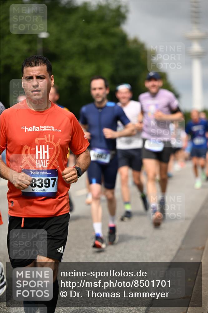 29.06.2025 - hella hamburg halbmarathon Dr. Thomas Lammeyer http://msf.ph/oto/8501701 29.06.2025 10:25:14 Kennedybrücke 1028, 1266, 1658, 2101, 2325, 2383, 2923, 2956, 2986, 3161, 3247, 3434, 3781, 3813, 4082, 4350, 5041, 5625, 5767, 5811, 5812, 6275, 6308, 7018, 7608, 8113, 8146, 8724, 8726, 8844, 9100, 9108, 9501, 9981, 10050, 10350, 10585, 10602, 11145 meine-sportfotos.de