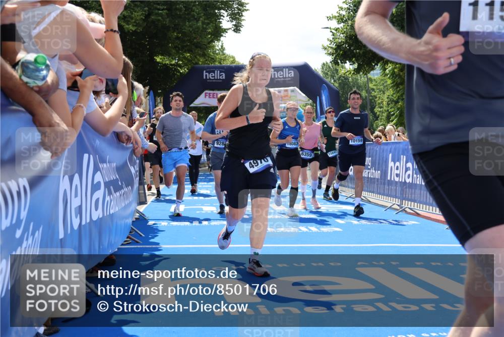 29.06.2025 - hella hamburg halbmarathon Strokosch-Dieckow http://msf.ph/oto/8501706 29.06.2025 11:35:07 Ziel 4970, 5566, 5822, 6359, 7018, 7148, 7975, 9034, 9288, 10159, 11440, 11587, 11642, 11825, 11979, 15475, 15572, 15677, 15841, 15845, 16464, 17553, 18012, 18087, 18709, 19099 meine-sportfotos.de