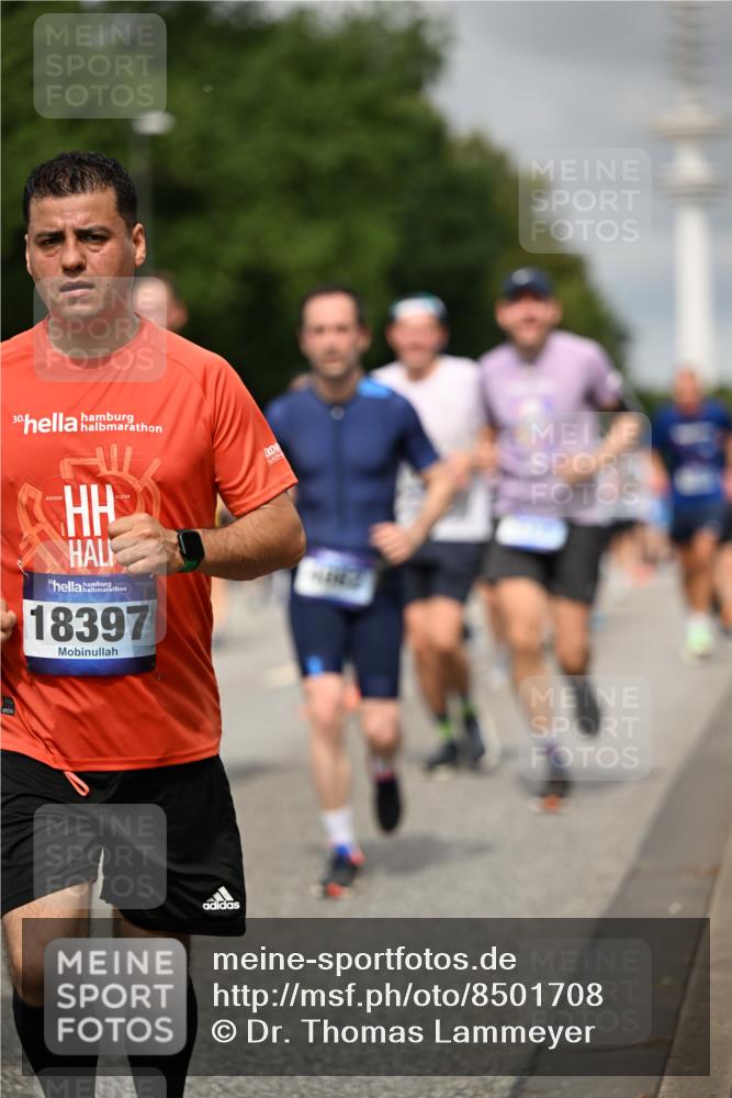 29.06.2025 - hella hamburg halbmarathon Dr. Thomas Lammeyer http://msf.ph/oto/8501708 29.06.2025 10:25:14 Kennedybrücke 1028, 1266, 1658, 2101, 2325, 2383, 2923, 2956, 2986, 3161, 3247, 3434, 3781, 3813, 4082, 4350, 5041, 5625, 5767, 5811, 5812, 6275, 6308, 7018, 7608, 8113, 8146, 8724, 8726, 8844, 9100, 9108, 9501, 9981, 10050, 10350, 10585, 10602, 11145 meine-sportfotos.de