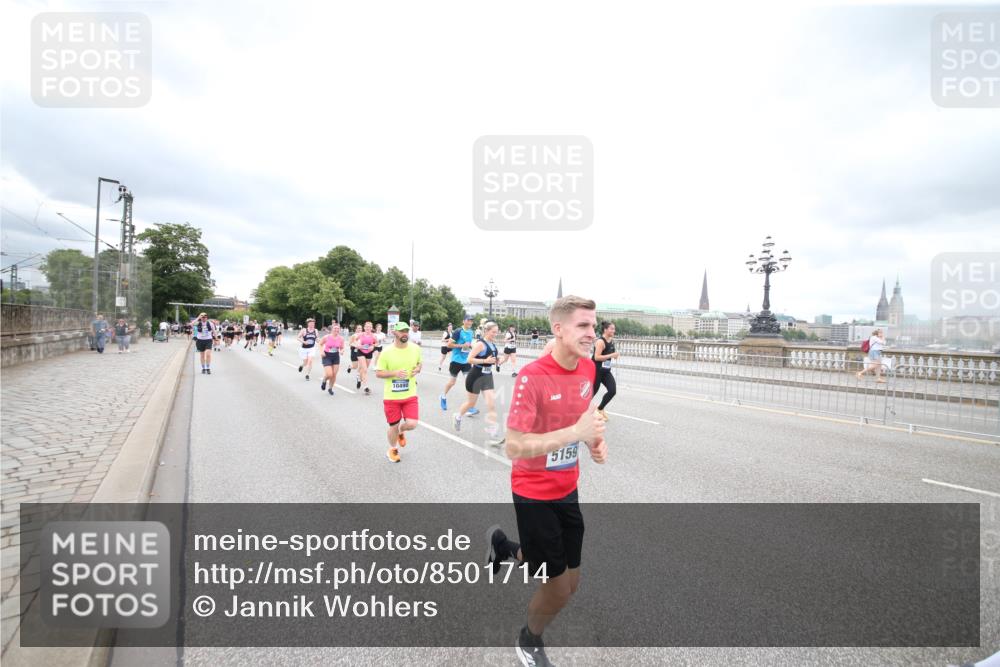 29.06.2025 - hella hamburg halbmarathon Jannik Wohlers http://msf.ph/oto/8501714 29.06.2025 10:58:05 Lombardsbrücke 1326, 1646, 1845, 2449, 3540, 3868, 5159, 5655, 5732, 5988, 6010, 6927, 7617, 7664, 7870, 7933, 8592, 8701, 9123, 9225, 9239, 9636, 9889, 9960, 10473, 10498, 11708, 12023, 12024, 12310, 12433, 12968, 13355, 13356, 13547, 13784, 13855, 14584, 14935, 15926, 16048, 16104, 16408, 16561, 16878, 16906, 16998, 17036, 17227, 17228, 17480, 18822, 19183 meine-sportfotos.de