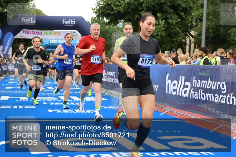 29.06.2025 - hella hamburg halbmarathon Strokosch-Dieckow http://msf.ph/oto/8501721 29.06.2025 10:52:48 Ziel 1257, 1258, 1657, 2099, 2287, 2444, 2814, 2910, 3999, 4557, 4558, 4770, 5077, 5116, 5169, 5194, 8139, 8172, 8720, 8955, 9065, 9163, 9869, 10724, 10811, 11217, 11992, 12482, 14198, 14286, 14805, 16467, 17198, 18331, 19244 meine-sportfotos.de