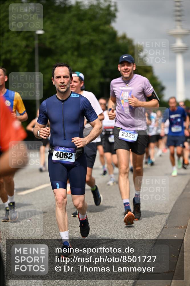 29.06.2025 - hella hamburg halbmarathon Dr. Thomas Lammeyer http://msf.ph/oto/8501727 29.06.2025 10:25:15 Kennedybrücke 1028, 1266, 1658, 2101, 2325, 2383, 2923, 2956, 2986, 3161, 3247, 3434, 3781, 3813, 4082, 4350, 5041, 5625, 5767, 5812, 6275, 6308, 7018, 7553, 7608, 8113, 8146, 8724, 8726, 8844, 9100, 9108, 9501, 9981, 10050, 10350, 10585, 10602, 11145 meine-sportfotos.de