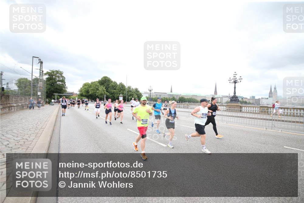 29.06.2025 - hella hamburg halbmarathon Jannik Wohlers http://msf.ph/oto/8501735 29.06.2025 10:58:06 Lombardsbrücke 1326, 1646, 1845, 2449, 3540, 3868, 5159, 5655, 5732, 5988, 6010, 6927, 7617, 7870, 7933, 8592, 8701, 9123, 9225, 9239, 9563, 9636, 9889, 9960, 10473, 10498, 11708, 12023, 12024, 12310, 12433, 12968, 13355, 13356, 13547, 13784, 13855, 14584, 14935, 15926, 16104, 16408, 16561, 16878, 16906, 16998, 17036, 17164, 17165, 17227, 17228, 17480, 18822, 19183 meine-sportfotos.de
