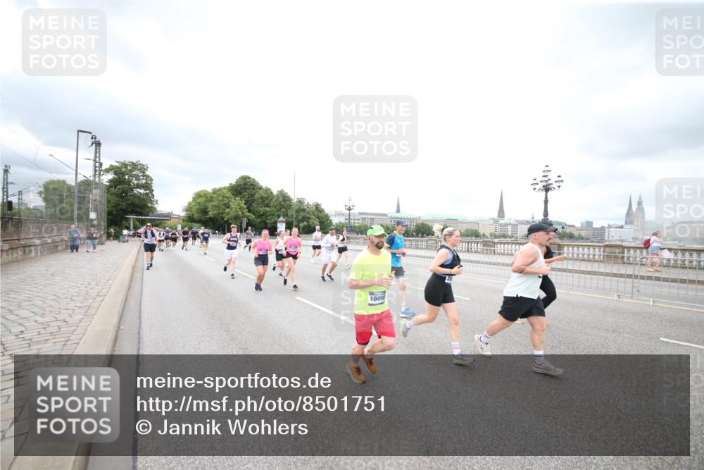29.06.2025 - hella hamburg halbmarathon Jannik Wohlers http://msf.ph/oto/8501751 29.06.2025 10:58:06 Lombardsbrücke 1326, 1646, 1845, 2449, 3540, 3868, 5159, 5655, 5732, 5988, 6010, 6927, 7617, 7870, 7933, 8592, 8701, 9123, 9225, 9239, 9563, 9636, 9889, 9960, 10473, 10498, 11708, 12023, 12024, 12310, 12433, 12968, 13355, 13356, 13547, 13784, 13855, 14584, 14935, 15926, 16104, 16408, 16561, 16878, 16906, 16998, 17036, 17164, 17165, 17227, 17228, 17480, 18822, 19183 meine-sportfotos.de