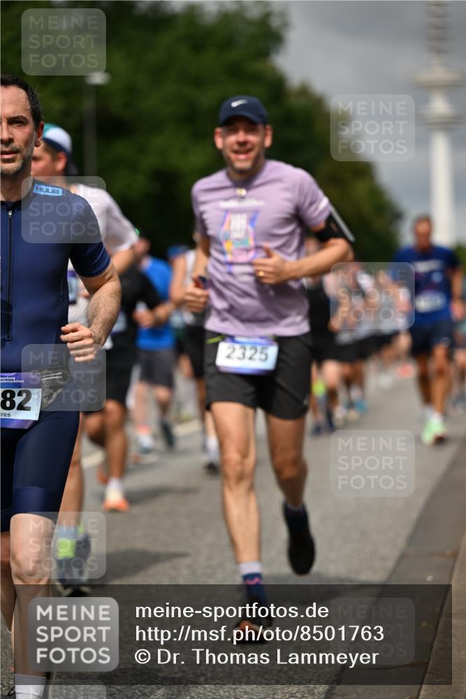 29.06.2025 - hella hamburg halbmarathon Dr. Thomas Lammeyer http://msf.ph/oto/8501763 29.06.2025 10:25:16 Kennedybrücke 1028, 1266, 1658, 2101, 2325, 2383, 2923, 2956, 2986, 3161, 3247, 3434, 3781, 3813, 4082, 4350, 5041, 5373, 5625, 5767, 6275, 6308, 7018, 7553, 7608, 8113, 8146, 8724, 8726, 8844, 9100, 9108, 9501, 9981, 10050, 10350, 10585, 10602, 11145 meine-sportfotos.de