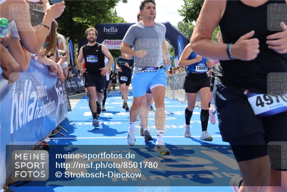 29.06.2025 - hella hamburg halbmarathon Strokosch-Dieckow http://msf.ph/oto/8501780 29.06.2025 11:35:08 Ziel 4444, 4970, 5566, 6359, 7018, 7148, 7975, 9034, 9288, 10159, 11587, 11642, 11825, 11979, 15475, 15572, 15841, 15845, 16464, 17553, 18012, 18087, 18709, 19099 meine-sportfotos.de