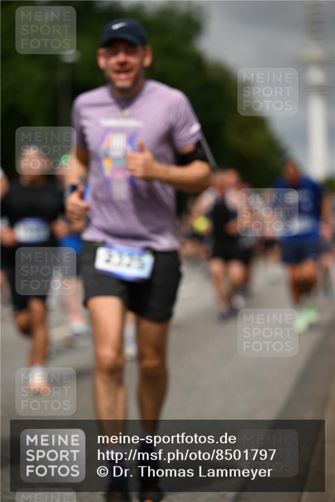 29.06.2025 - hella hamburg halbmarathon Dr. Thomas Lammeyer http://msf.ph/oto/8501797 29.06.2025 10:25:16 Kennedybrücke 1028, 1266, 1658, 2101, 2325, 2383, 2923, 2956, 2986, 3161, 3247, 3434, 3781, 3813, 4082, 4350, 5041, 5373, 5625, 5767, 6275, 6308, 7018, 7553, 7608, 8113, 8146, 8724, 8726, 8844, 9100, 9108, 9501, 9981, 10050, 10350, 10585, 10602, 11145 meine-sportfotos.de