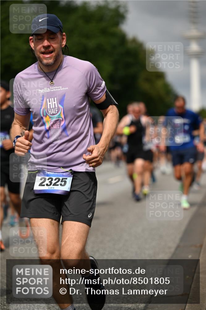 29.06.2025 - hella hamburg halbmarathon Dr. Thomas Lammeyer http://msf.ph/oto/8501805 29.06.2025 10:25:17 Kennedybrücke 1028, 1266, 1658, 2325, 2383, 2923, 2956, 2986, 3161, 3247, 3434, 3781, 3813, 4082, 4350, 5041, 5373, 5625, 5767, 6275, 6308, 7018, 7553, 7608, 8146, 8724, 8726, 8844, 9100, 9108, 9501, 10050, 10350, 10585, 10602, 11145 meine-sportfotos.de