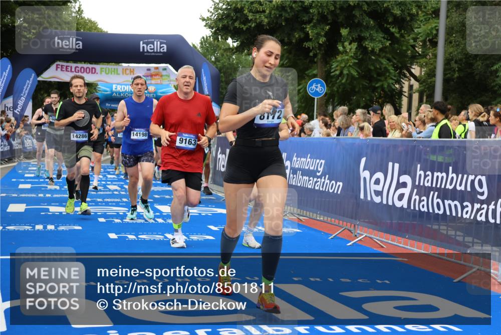 29.06.2025 - hella hamburg halbmarathon Strokosch-Dieckow http://msf.ph/oto/8501811 29.06.2025 10:52:48 Ziel 1257, 1258, 1657, 2099, 2287, 2444, 2814, 2910, 3999, 4557, 4558, 4770, 5077, 5116, 5169, 5194, 8139, 8172, 8720, 8955, 9065, 9163, 9869, 10724, 10811, 11217, 11992, 12482, 14198, 14286, 14805, 16467, 17198, 18331, 19244 meine-sportfotos.de