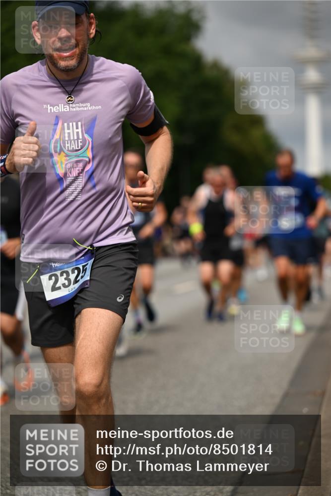 29.06.2025 - hella hamburg halbmarathon Dr. Thomas Lammeyer http://msf.ph/oto/8501814 29.06.2025 10:25:17 Kennedybrücke 1028, 1266, 1658, 2325, 2383, 2923, 2956, 2986, 3161, 3247, 3434, 3781, 3813, 4082, 4350, 5041, 5373, 5625, 5767, 6275, 6308, 7018, 7553, 7608, 8146, 8724, 8726, 8844, 9100, 9108, 9501, 10050, 10350, 10585, 10602, 11145 meine-sportfotos.de