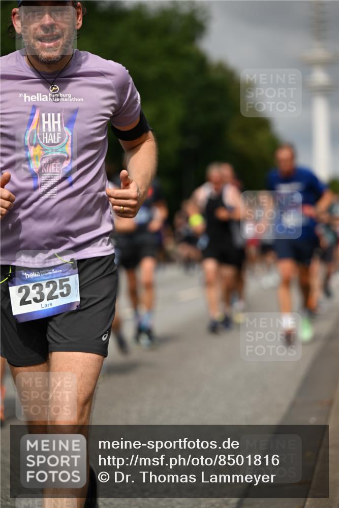29.06.2025 - hella hamburg halbmarathon Dr. Thomas Lammeyer http://msf.ph/oto/8501816 29.06.2025 10:25:17 Kennedybrücke 1028, 1266, 1658, 2325, 2383, 2923, 2956, 2986, 3161, 3247, 3434, 3781, 3813, 4082, 4350, 5041, 5373, 5625, 5767, 6275, 6308, 7018, 7553, 7608, 8146, 8724, 8726, 8844, 9100, 9108, 9501, 10050, 10350, 10585, 10602, 11145 meine-sportfotos.de