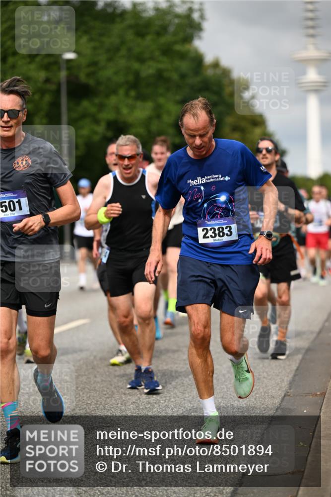 29.06.2025 - hella hamburg halbmarathon Dr. Thomas Lammeyer http://msf.ph/oto/8501894 29.06.2025 10:25:19 Kennedybrücke 1028, 1266, 1658, 2325, 2383, 2923, 2956, 2986, 3161, 3247, 3434, 3781, 3813, 4082, 4350, 5041, 5373, 5625, 5767, 6275, 6308, 7018, 7553, 7608, 8724, 8726, 8844, 9100, 9108, 9501, 10050, 10350, 10585, 10602, 11145 meine-sportfotos.de