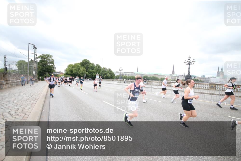 29.06.2025 - hella hamburg halbmarathon Jannik Wohlers http://msf.ph/oto/8501895 29.06.2025 10:58:08 Lombardsbrücke 1326, 1365, 1514, 1646, 1845, 2449, 3540, 3868, 4225, 5159, 5655, 5732, 5988, 6010, 6554, 6927, 7095, 7096, 7870, 7933, 7967, 8592, 8701, 9123, 9225, 9239, 9563, 9889, 9960, 10026, 10473, 10498, 11708, 12023, 12024, 12310, 12968, 13547, 13784, 13855, 14584, 14935, 15926, 16104, 16408, 16561, 16878, 16906, 16998, 17036, 17164, 17165, 17227, 17228, 17323, 17480, 17874, 18822, 19183 meine-sportfotos.de