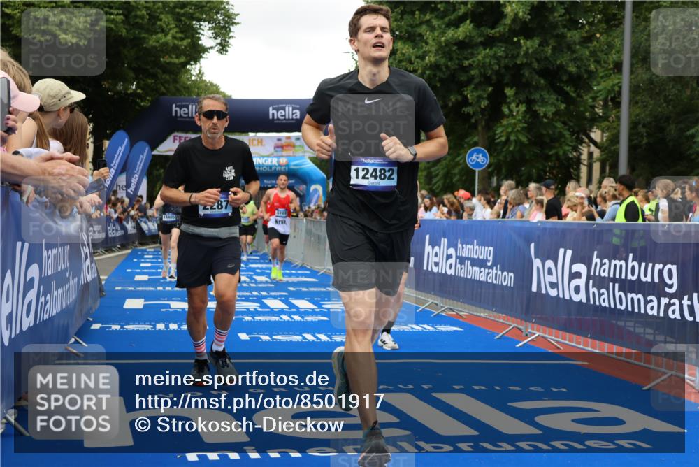 29.06.2025 - hella hamburg halbmarathon Strokosch-Dieckow http://msf.ph/oto/8501917 29.06.2025 10:52:43 Ziel 1657, 2287, 2346, 2444, 2670, 2814, 2910, 3952, 3999, 5077, 5116, 5169, 5194, 7475, 8172, 9065, 9163, 9869, 10115, 10811, 11217, 11459, 11689, 11992, 12450, 12482, 13051, 14122, 14198, 14286, 14805, 16467, 17198, 18331, 19244 meine-sportfotos.de