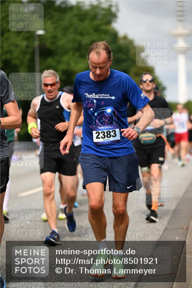 29.06.2025 - hella hamburg halbmarathon Dr. Thomas Lammeyer http://msf.ph/oto/8501921 29.06.2025 10:25:20 Kennedybrücke 1028, 1266, 1658, 2325, 2383, 2923, 2956, 2986, 3161, 3247, 3434, 3781, 3813, 4082, 4350, 5041, 5373, 5625, 5767, 6275, 6308, 7018, 7553, 7608, 8724, 8726, 8844, 9100, 9108, 9501, 10050, 10350, 10602, 11145 meine-sportfotos.de