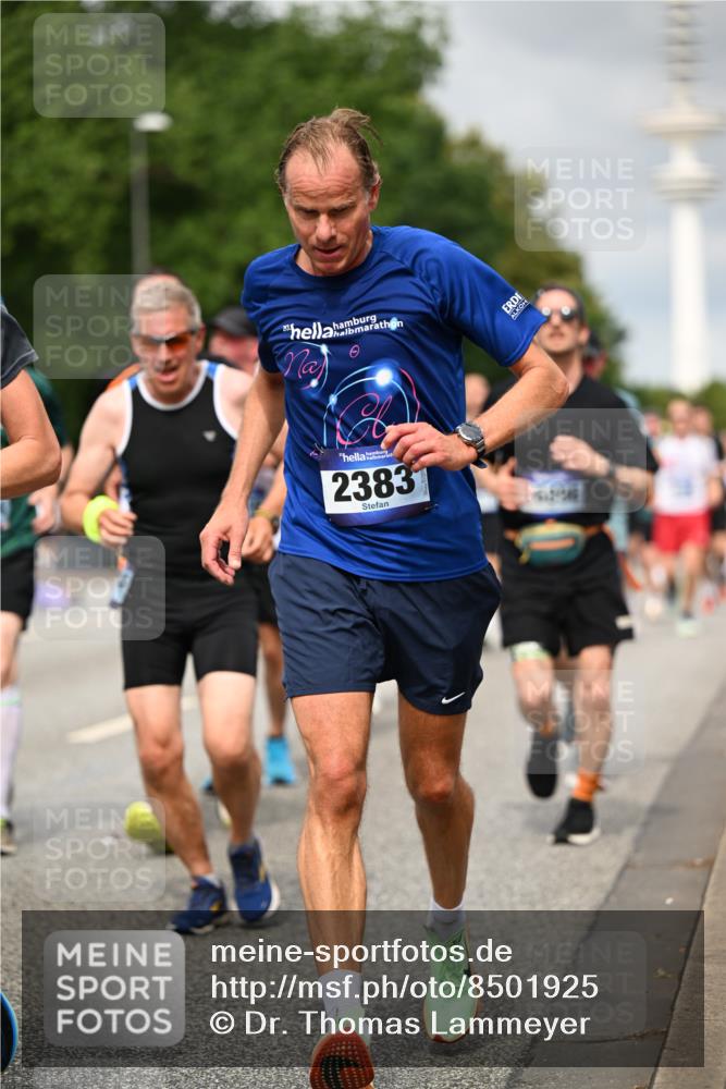 29.06.2025 - hella hamburg halbmarathon Dr. Thomas Lammeyer http://msf.ph/oto/8501925 29.06.2025 10:25:20 Kennedybrücke 1028, 1266, 1658, 2325, 2383, 2923, 2956, 2986, 3161, 3247, 3434, 3781, 3813, 4082, 4350, 5041, 5373, 5625, 5767, 6275, 6308, 7018, 7553, 7608, 8724, 8726, 8844, 9100, 9108, 9501, 10050, 10350, 10602, 11145 meine-sportfotos.de