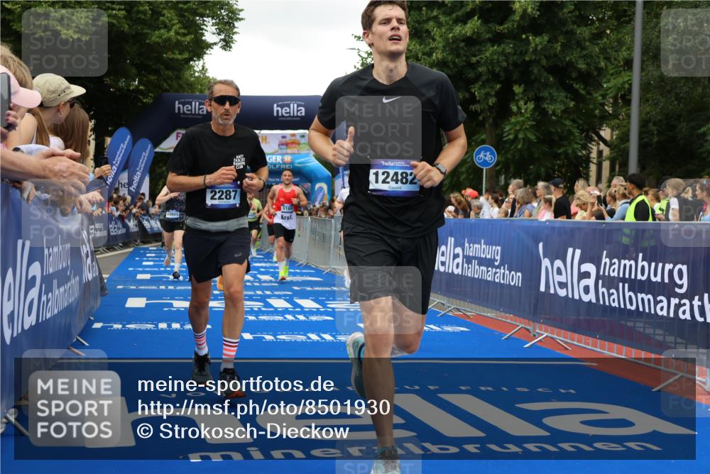 29.06.2025 - hella hamburg halbmarathon Strokosch-Dieckow http://msf.ph/oto/8501930 29.06.2025 10:52:43 Ziel 1657, 2287, 2346, 2444, 2670, 2814, 2910, 3952, 3999, 5077, 5116, 5169, 5194, 7475, 8172, 9065, 9163, 9869, 10115, 10811, 11217, 11459, 11689, 11992, 12450, 12482, 13051, 14122, 14198, 14286, 14805, 16467, 17198, 18331, 19244 meine-sportfotos.de