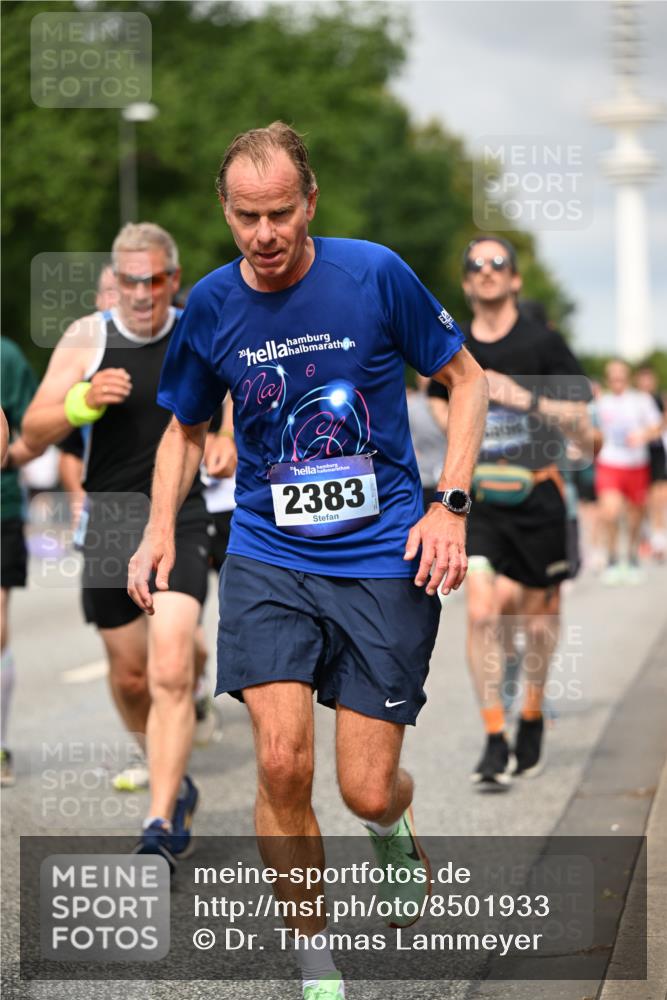 29.06.2025 - hella hamburg halbmarathon Dr. Thomas Lammeyer http://msf.ph/oto/8501933 29.06.2025 10:25:20 Kennedybrücke 1028, 1266, 1658, 2325, 2383, 2923, 2956, 2986, 3161, 3247, 3434, 3781, 3813, 4082, 4350, 5041, 5373, 5625, 5767, 6275, 6308, 7018, 7553, 7608, 8724, 8726, 8844, 9100, 9108, 9501, 10050, 10350, 10602, 11145 meine-sportfotos.de