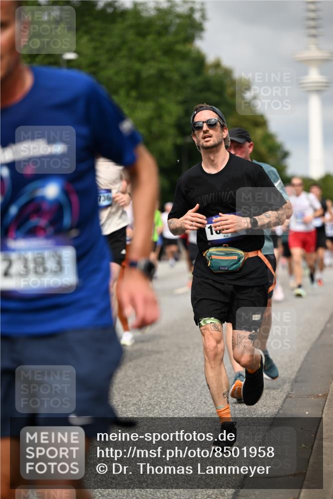 29.06.2025 - hella hamburg halbmarathon Dr. Thomas Lammeyer http://msf.ph/oto/8501958 29.06.2025 10:25:21 Kennedybrücke 1028, 1266, 1658, 2325, 2383, 2635, 2923, 2956, 2986, 3161, 3247, 3434, 3781, 3813, 4082, 4350, 5041, 5373, 5625, 5767, 6275, 6308, 7018, 7553, 7608, 8724, 8726, 8844, 9100, 9108, 9501, 10050, 10350, 10602, 11145 meine-sportfotos.de