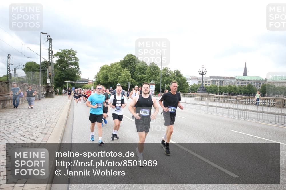 29.06.2025 - hella hamburg halbmarathon Jannik Wohlers http://msf.ph/oto/8501969 29.06.2025 10:58:13 Lombardsbrücke 1326, 1365, 1380, 1514, 1646, 2449, 2649, 3416, 3565, 3868, 4042, 4043, 4225, 4294, 5159, 5655, 5732, 5988, 6010, 6554, 6588, 6702, 6927, 7095, 7096, 7870, 7933, 7967, 8592, 8701, 8752, 9225, 9563, 9889, 9960, 9982, 10026, 10498, 11140, 12023, 12024, 12310, 12968, 12970, 13547, 13784, 13855, 14935, 15918, 15919, 15926, 16104, 16561, 16906, 16998, 17036, 17164, 17165, 17323, 17480, 17554, 17572, 17601, 17651, 17659, 17874, 18822, 19183 meine-sportfotos.de