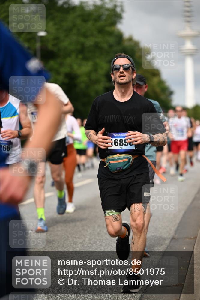 29.06.2025 - hella hamburg halbmarathon Dr. Thomas Lammeyer http://msf.ph/oto/8501975 29.06.2025 10:25:22 Kennedybrücke 1028, 1266, 1658, 2325, 2383, 2635, 2956, 2986, 3161, 3247, 3434, 3781, 3813, 4082, 4350, 5041, 5373, 5625, 5767, 6275, 6308, 7018, 7553, 7608, 8724, 8726, 8844, 9100, 9108, 9501, 10050, 10350, 10602, 11145 meine-sportfotos.de
