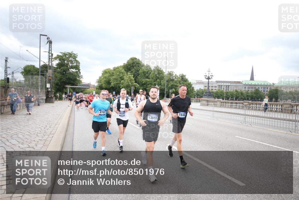 29.06.2025 - hella hamburg halbmarathon Jannik Wohlers http://msf.ph/oto/8501976 29.06.2025 10:58:14 Lombardsbrücke 1326, 1365, 1380, 1514, 1646, 2449, 2649, 3416, 3565, 3868, 4042, 4043, 4225, 4294, 5159, 5655, 5732, 6010, 6554, 6588, 6633, 6702, 6927, 7095, 7096, 7870, 7933, 7967, 8592, 8701, 8752, 9225, 9563, 9889, 9960, 9982, 10026, 11140, 12023, 12024, 12968, 12970, 13547, 13784, 13855, 14935, 15918, 15919, 16104, 16561, 16906, 16998, 17036, 17164, 17165, 17323, 17480, 17554, 17572, 17601, 17651, 17659, 17874, 18822, 19183 meine-sportfotos.de