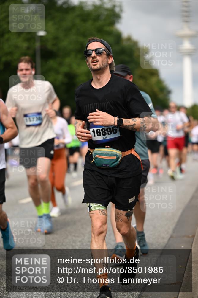 29.06.2025 - hella hamburg halbmarathon Dr. Thomas Lammeyer http://msf.ph/oto/8501986 29.06.2025 10:25:22 Kennedybrücke 1028, 1266, 1658, 2325, 2383, 2635, 2956, 2986, 3161, 3247, 3434, 3781, 3813, 4082, 4350, 5041, 5373, 5625, 5767, 6275, 6308, 7018, 7553, 7608, 8724, 8726, 8844, 9100, 9108, 9501, 10050, 10350, 10602, 11145 meine-sportfotos.de